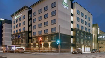 Holiday Inn Express Milwaukee Downtown, an IHG Hotel