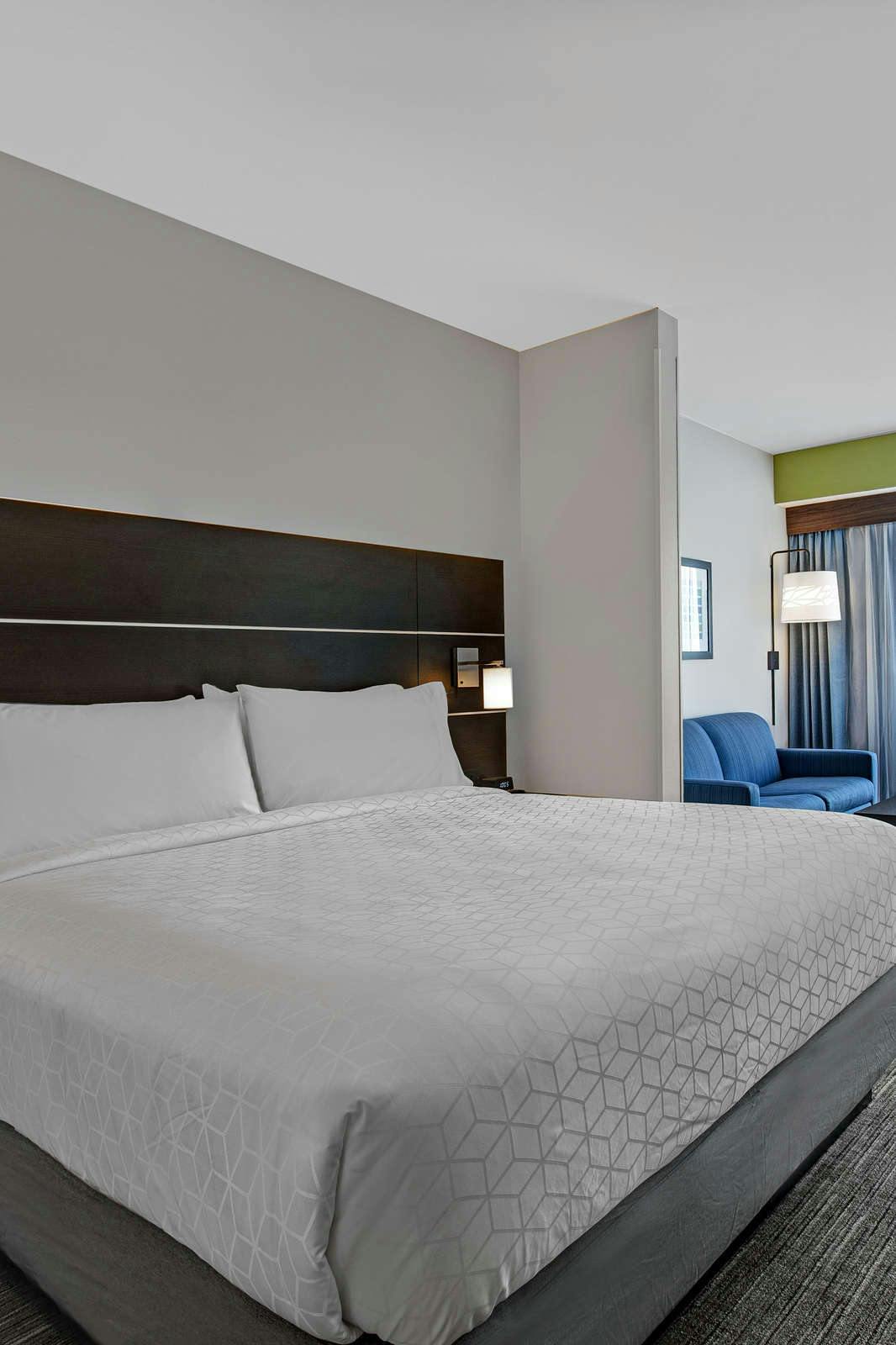 Hotel Holiday Inn Express & Suites Milwaukee - Brookfield, an IHG Hotel photo 5