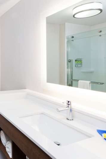 Hotel Holiday Inn Express & Suites Fayetteville photo 4