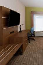 Hotel Holiday Inn Express & Suites Fayetteville photo 3