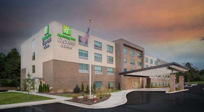 Holiday Inn Express & Suites Brevard – City Center