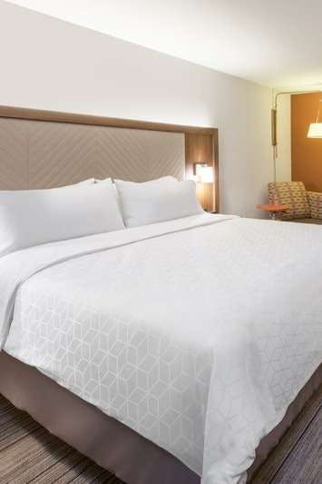 Hotel Holiday Inn Express & Suites Brevard – City Center photo 1