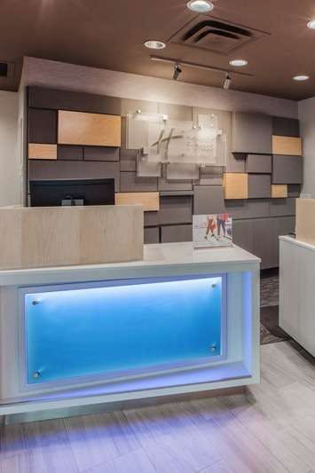 Hotel Holiday Inn Express & Suites Canton photo 3