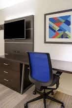 Hotel Holiday Inn Express & Suites Bardstown photo 3