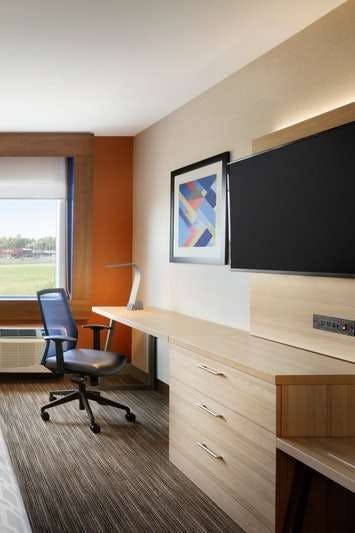 Hotel Holiday Inn Express & Suites Heath Newark photo 3