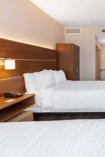 Hotel Holiday Inn Express Nyc Brooklyn Sunset Park photo 2