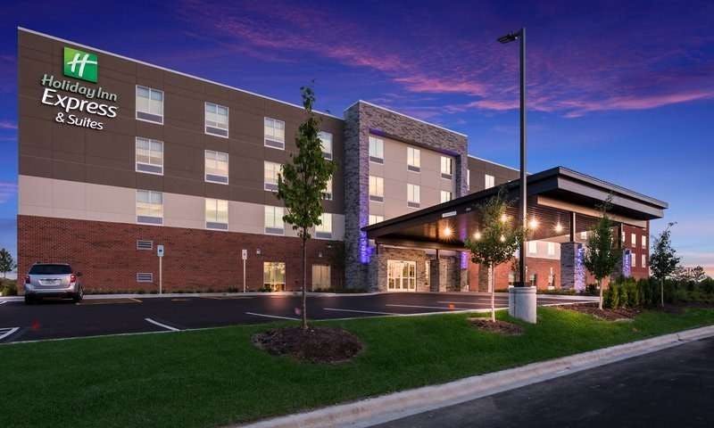 Holiday Inn Express & Suites Chicago Hoffman Estates