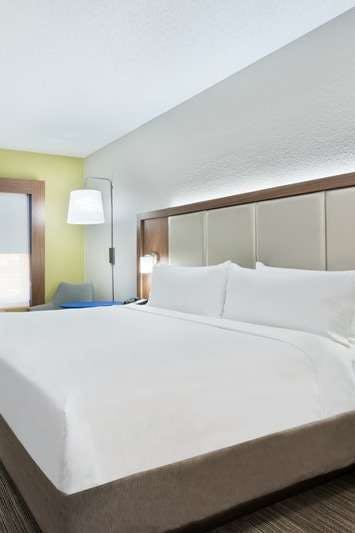 Hotel Holiday Inn Express & Suites Columbus Airport East photo 1