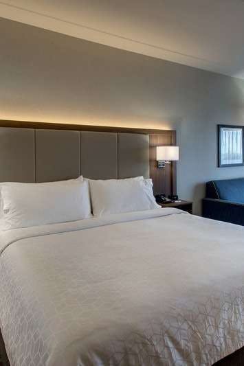 Hotel Holiday Inn Express & Suites Findlay North photo 1