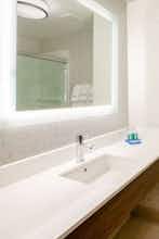 Hotel Holiday Inn Express & Suites Forest Hill Ft. Worth Se photo 4