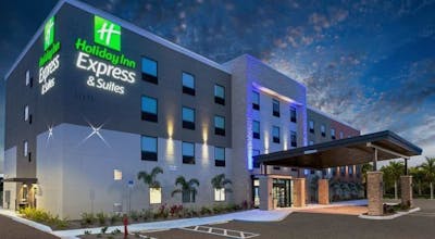 Holiday Inn Express & Suites Ft Myers Beach Sanibel Gateway