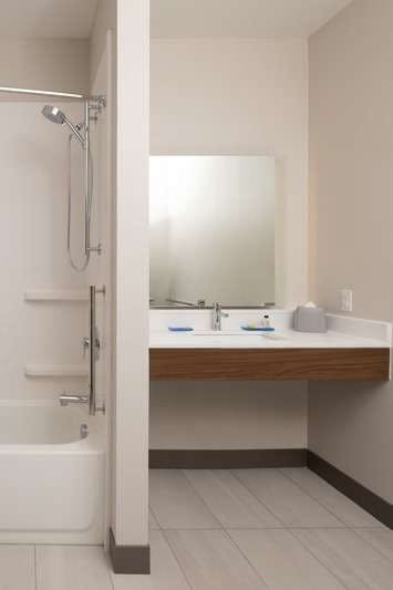 Hotel Holiday Inn Express & Suites Ft Myers Beach Sanibel Gateway photo 5