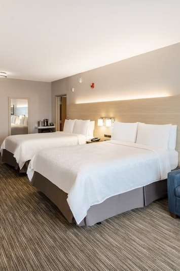 Hotel Holiday Inn Express & Suites Ft Myers Beach Sanibel Gateway photo 3