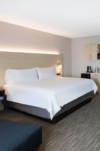 Hotel Holiday Inn Express & Suites Ft Myers Beach Sanibel Gateway photo 1