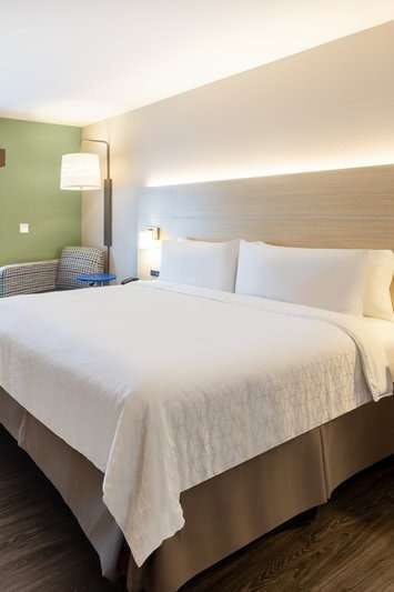 Hotel Holiday Inn Express & Suites Ft Myers Beach Sanibel Gateway photo 2