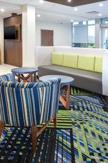 Hotel Holiday Inn Express & Suites Fort Myers Airport photo 5