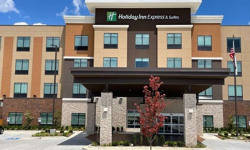 Holiday Inn Express & Suites Ft. Smith Airport