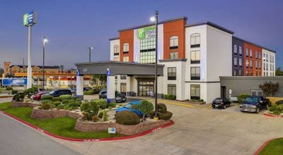 Holiday Inn Express & Suites Longview North