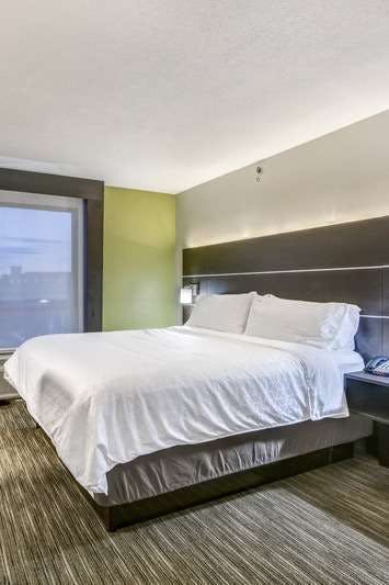 Hotel Holiday Inn Express & Suites Longview North photo 1