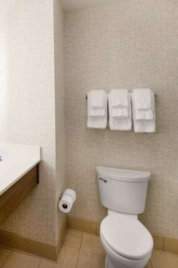 Hotel Holiday Inn Express Gulfport Beach photo 4