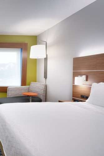 Hotel Holiday Inn Express & Suites Gainesville I 75 photo 1