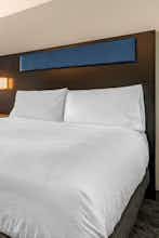 Hotel Holiday Inn Express & Suites Carlisle Southwest – I 81 photo 1