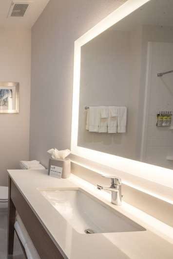 Hotel Holiday Inn Express & Suites Houston Westchase Westheimer photo 5