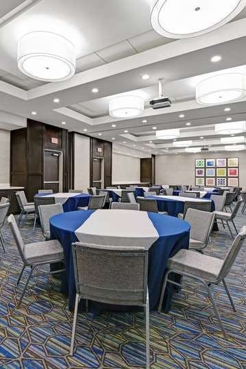 Hotel Holiday Inn Express & Suites Houston Memorial City Centre photo 5