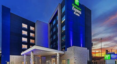 Holiday Inn Express & Suites Houston N Downtown