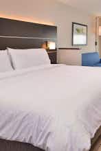 Hotel Holiday Inn Express & Suites Olathe West photo 1