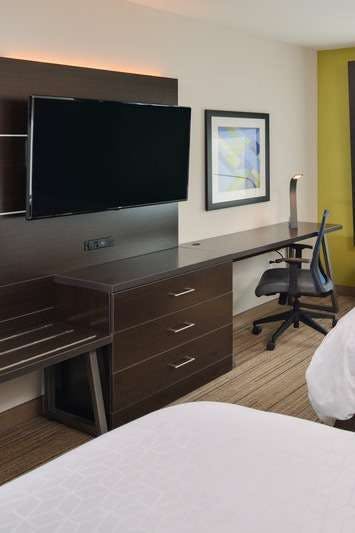 Hotel Holiday Inn Express & Suites Olathe West photo 3