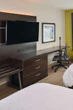 Hotel Holiday Inn Express & Suites Olathe West photo 3