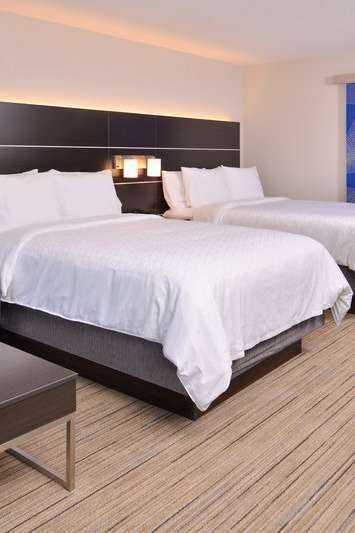 Hotel Holiday Inn Express & Suites Olathe West photo 2