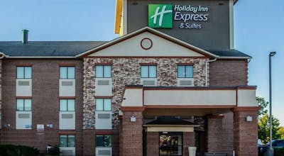 Holiday Inn Express & Suites Olathe South