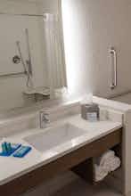 Hotel Holiday Inn Express & Suites Fort Wayne North photo 4
