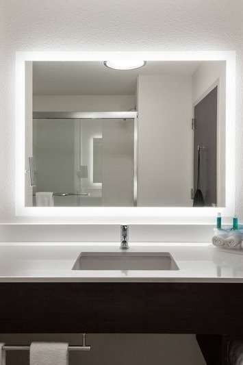 Hotel Holiday Inn Express & Suites Lakeland South photo 4