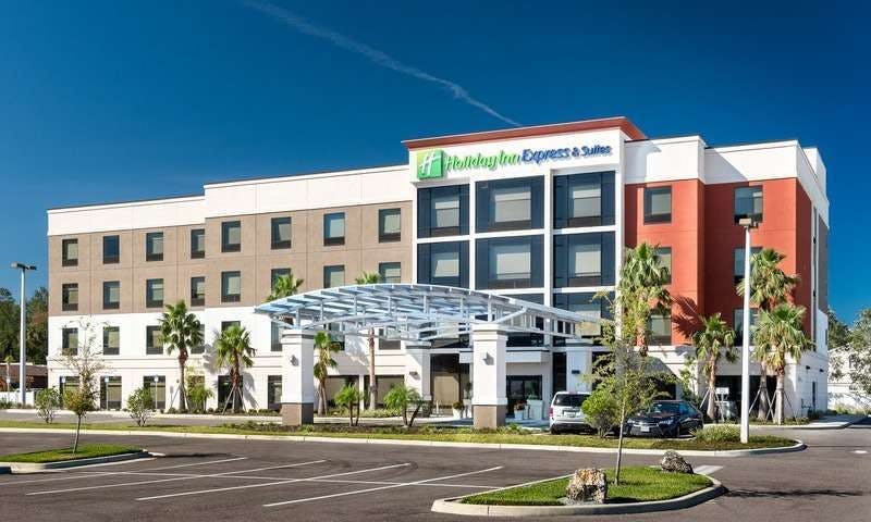 Holiday Inn Express & Suites Lakeland South