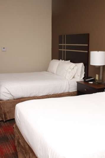 Hotel Holiday Inn Express & Suites Cumberland La Vale photo 2