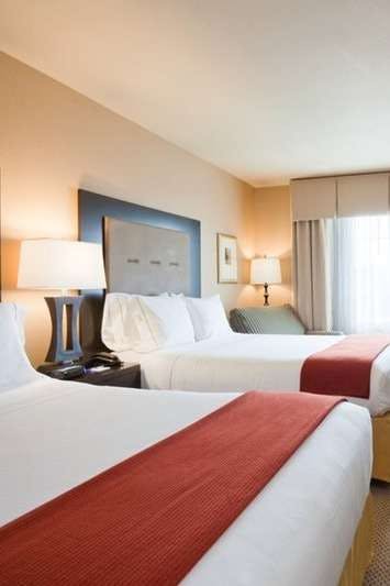 Hotel Holiday Inn Express & Suites Cumberland La Vale photo 3