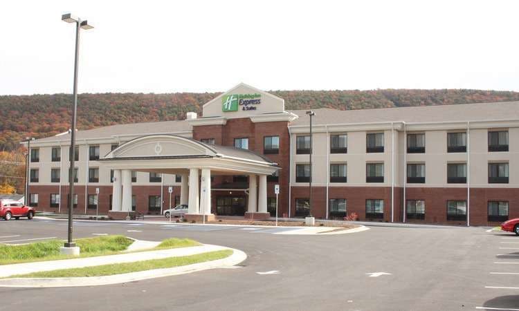 Holiday Inn Express & Suites Cumberland La Vale