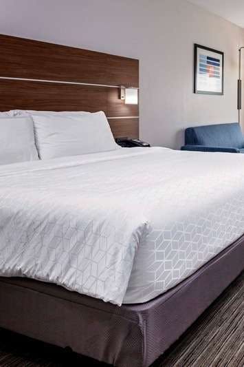 Hotel Holiday Inn Express & Suites Madison photo 1