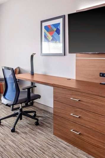 Hotel Holiday Inn Express & Suites Madison photo 3