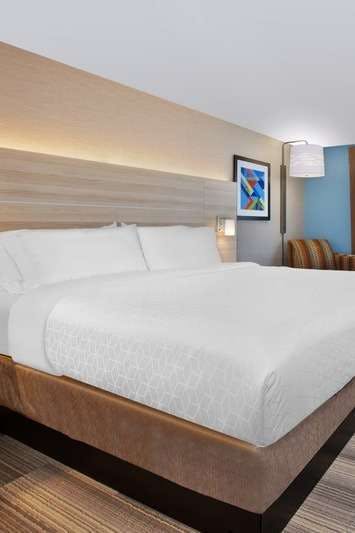 Hotel Holiday Inn Express & Suites Wooster photo 1