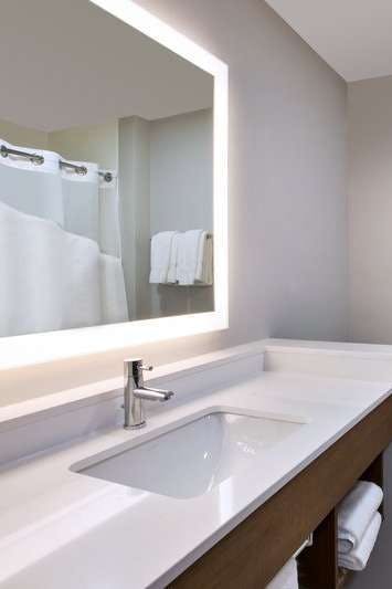 Hotel Holiday Inn Express & Suites Wooster photo 4