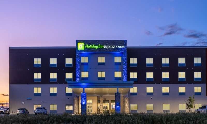 Holiday Inn Express & Suites Watertown