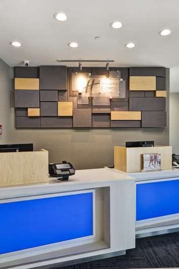 Hotel Holiday Inn Express & Suites Houston Nasa Boardwalk Area photo 5