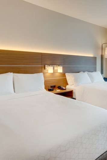 Hotel Holiday Inn Express Wilmington Porters Neck photo 3