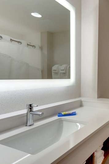 Hotel Holiday Inn Express Wilmington Porters Neck photo 4