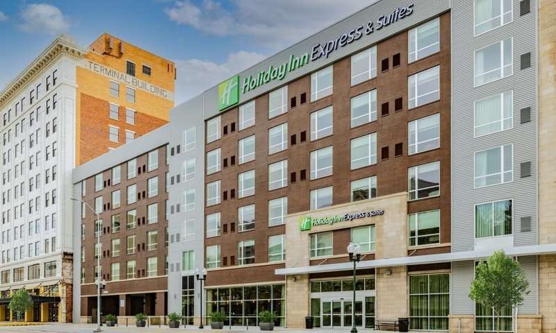 Holiday Inn Express & Suites Lincoln Downtown