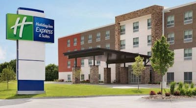 Holiday Inn Express & Suites Tomah